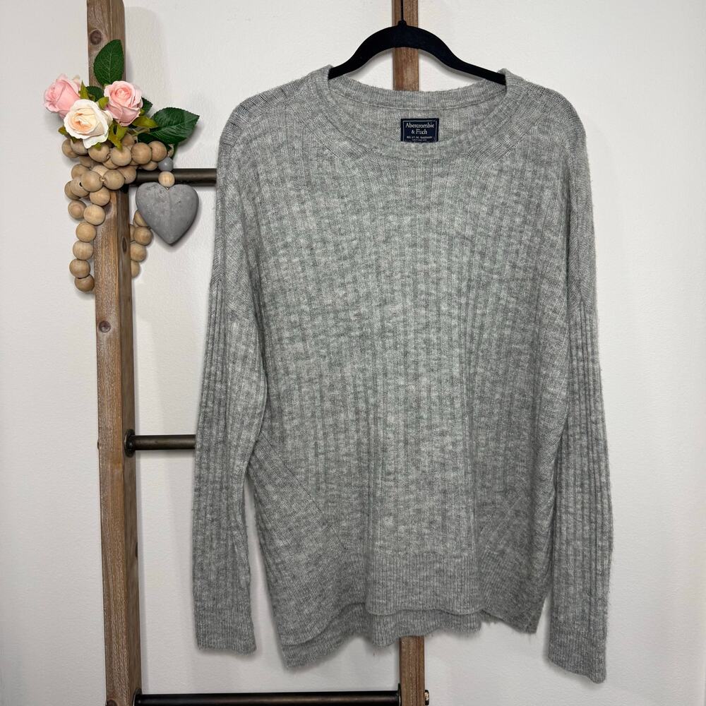 Abercrombie and Fitch Gray Long Sleeve Oversized Sweater Size Small - Picture 1 of 9
